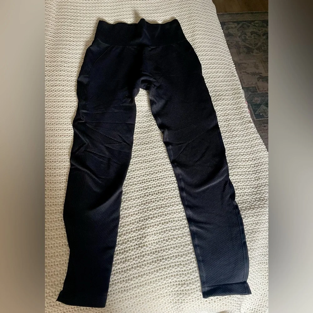 ZYIA Black Angle Grid Performance High
Rise 7/8 24" size 6/8 - Picture 2 of 7